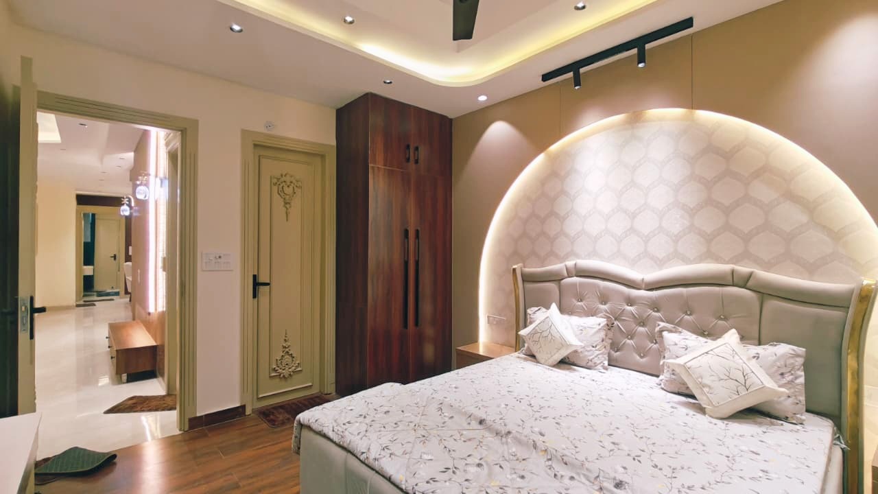 Property Image — 4 BHK Flat for Sale in Raju Parak Extension, Delhi