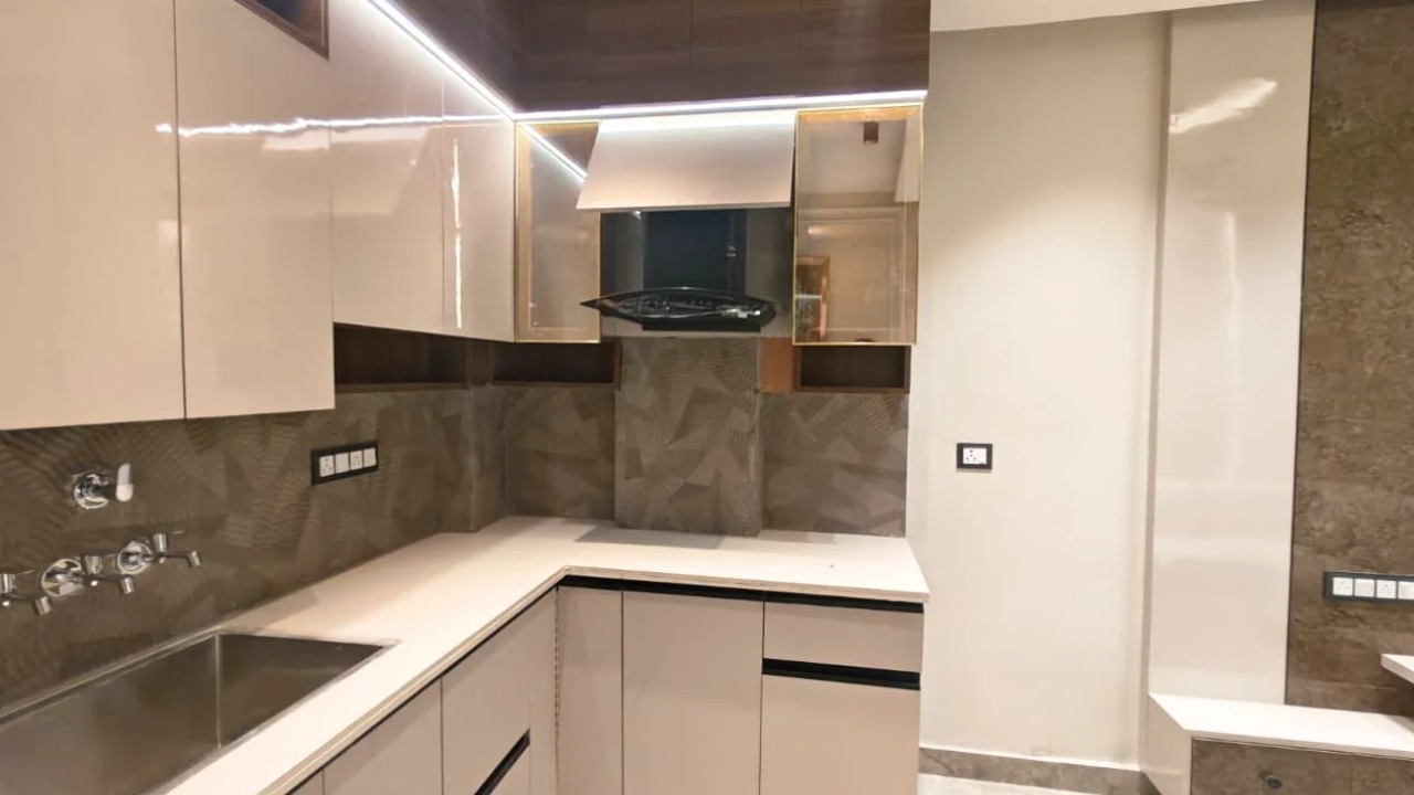 2 BHK Flat / Apartment for Sale in Mohan Garden, Delhi